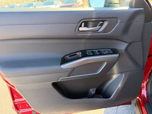 New 2026 Nissan Pathfinder SL w/ SL Premium Package image 10