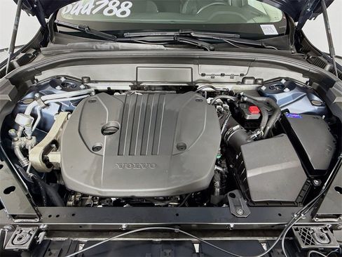 Used 2025 Volvo XC60 B5 Core w/ Climate Package PRO image 30