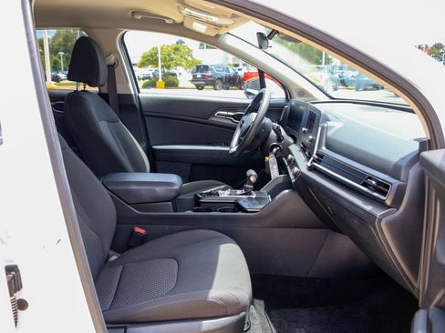 Used 2025 Kia Sportage LX FWD image 8