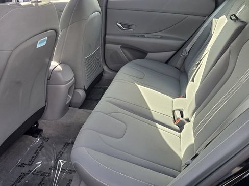 Certified 2025 Hyundai Elantra SEL FWD image 11