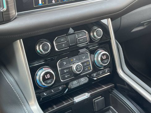Used 2022 GMC Yukon Denali AWD/4WD image 25