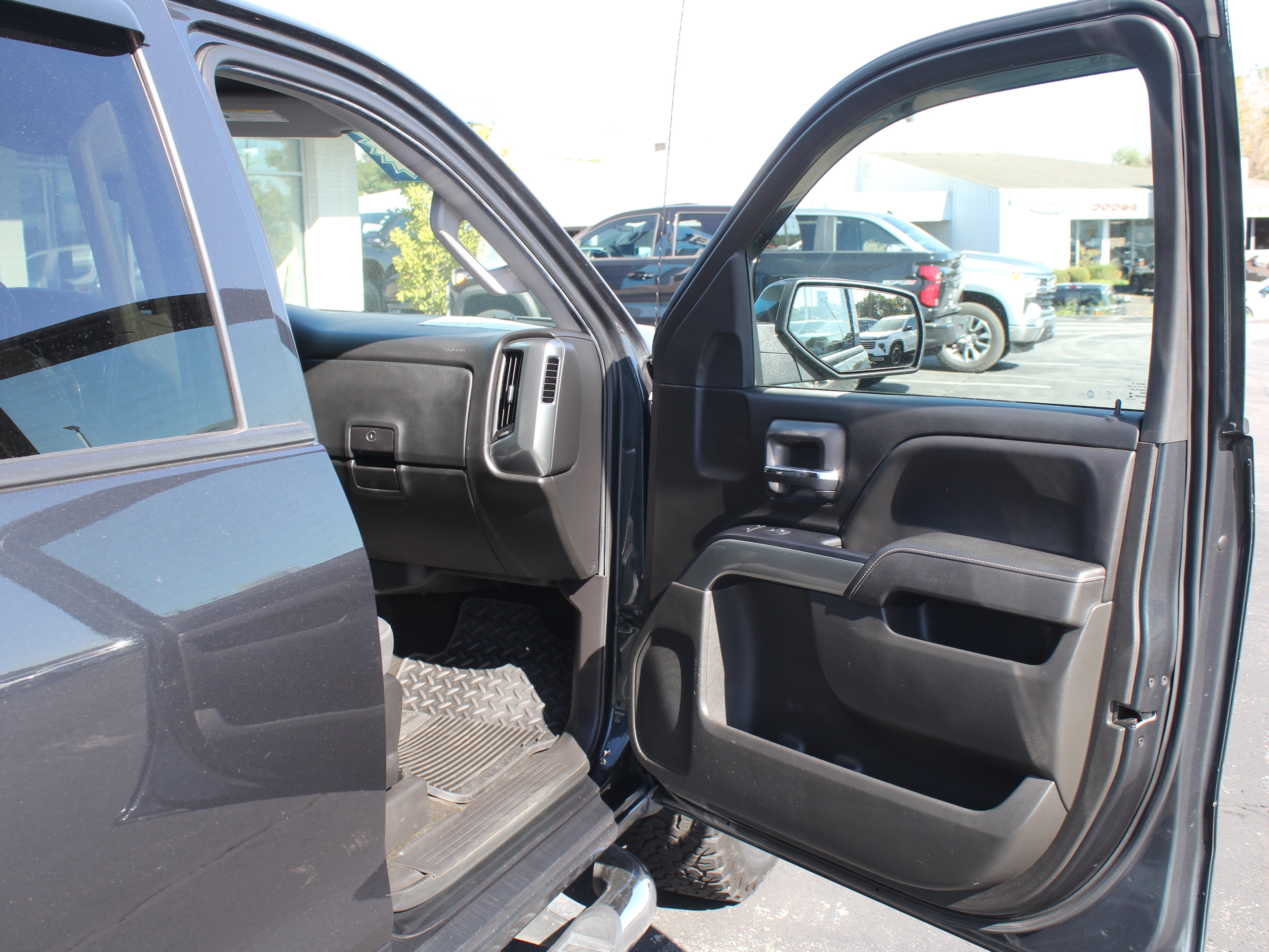 Used 2018 Chevrolet Silverado 1500 LT w/ All Star Edition AWD/4WD image 25