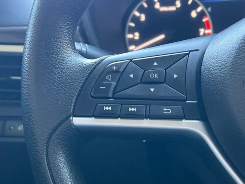 Used 2024 Nissan Altima 2.5 SV FWD image 30