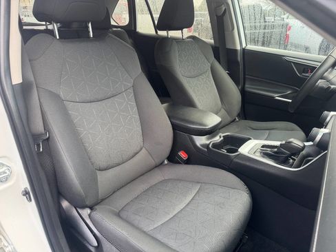Used 2022 Toyota RAV4 XLE image 28