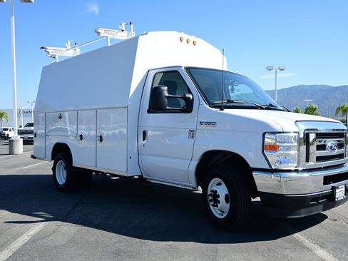 Used 2023 Ford E-350 and Econoline 350 Super Duty w/ Power Windows & Locks Group RWD image 4