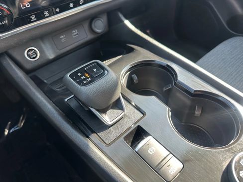 Used 2023 Nissan Rogue SV image 19