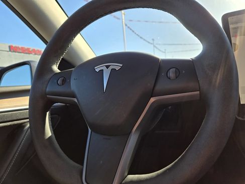 Used 2023 Tesla Model Y Long Range AWD/4WD image 17