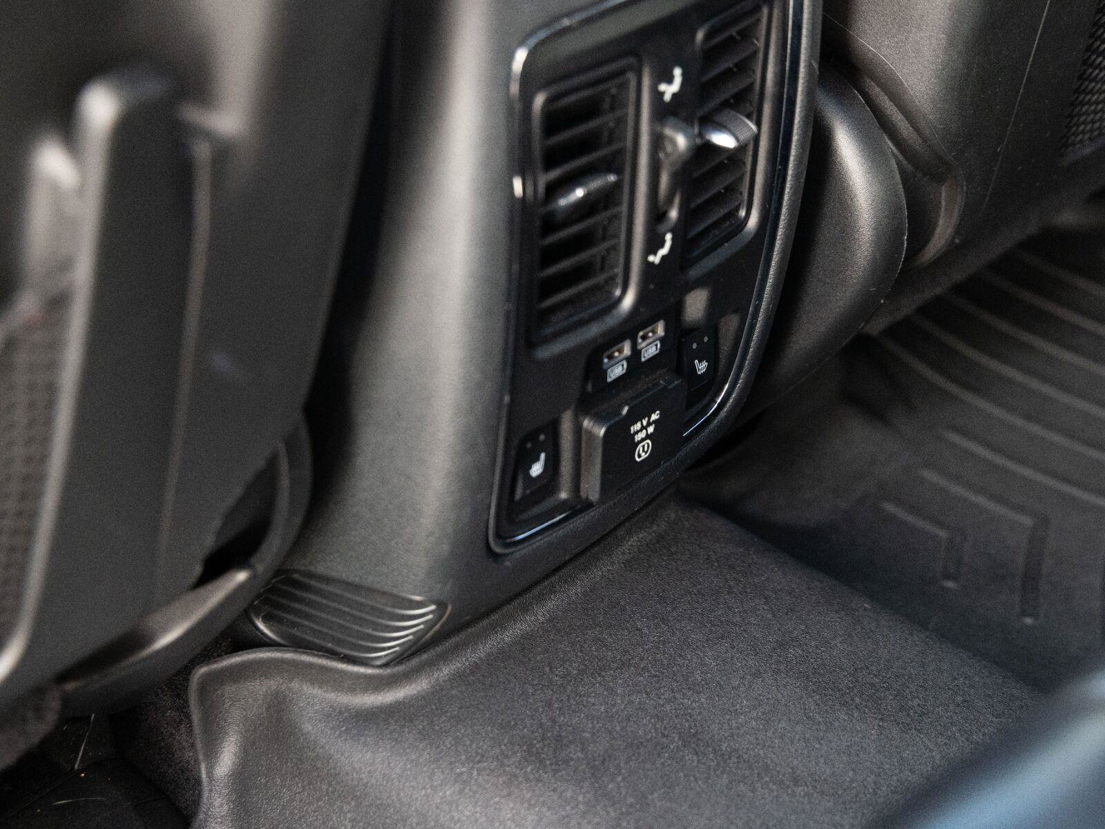 Used 2018 Jeep Grand Cherokee Limited w/ Luxury Group II AWD/4WD image 19