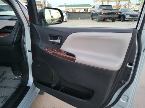 Used 2016 Toyota Sienna Limited Premium AWD/4WD image 21