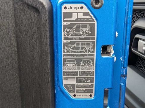Used 2023 Jeep Wrangler Sport AWD/4WD image 12