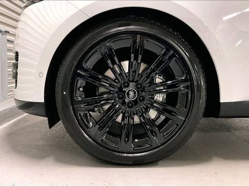 New 2025 Land Rover Range Rover SE image 10