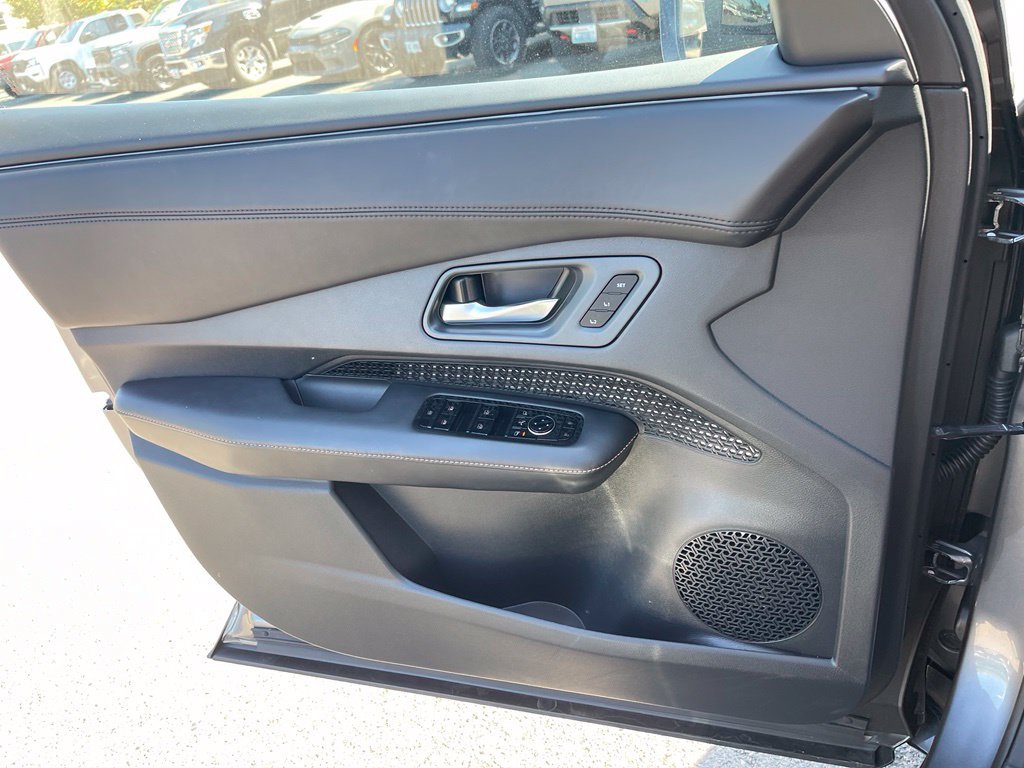 Certified 2023 Nissan Ariya FWD image 20
