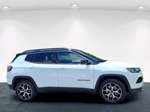 Used 2025 Jeep Compass Limited AWD/4WD image 10