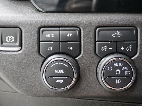Used 2024 Chevrolet Silverado 1500 LT Trail Boss w/ Convenience Package II AWD/4WD image 27