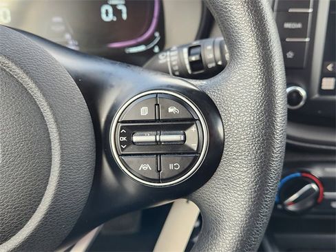 Used 2023 Kia Soul LX image 29