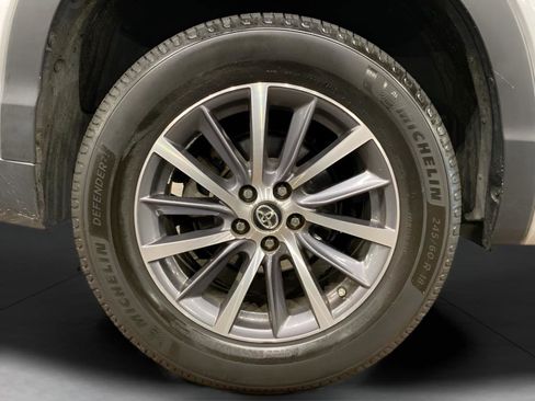 Used 2017 Toyota Highlander XLE image 23