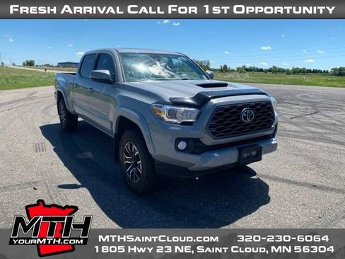 Used 2020 Toyota Tacoma TRD Sport AWD/4WD image 2