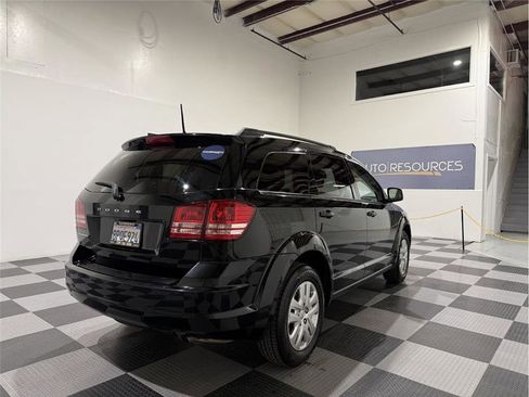 Used 2019 Dodge Journey SE image 5