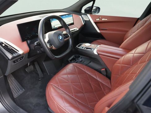 Used 2022 BMW iX xDrive50 w/ Premium Package AWD/4WD image 8