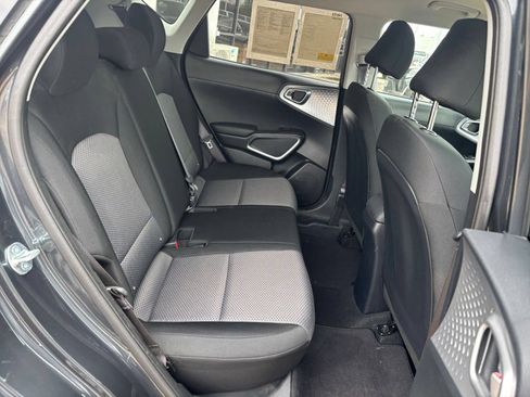 Used 2025 Kia Soul LX w/ LX Technology Package FWD image 23