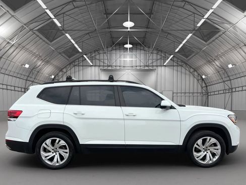 Used 2023 Volkswagen Atlas SE w/ Panoramic Sunroof Package image 4