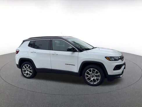 Used 2025 Jeep Compass Limited image 2