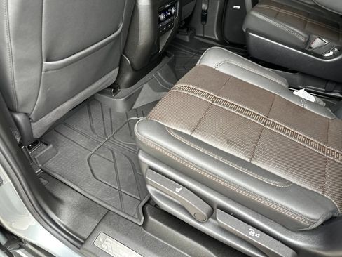 Used 2025 Chevrolet Tahoe High Country AWD/4WD image 35