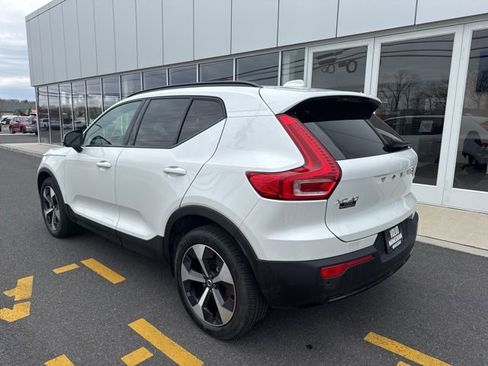 Certified 2025 Volvo XC40 B5 Plus image 3