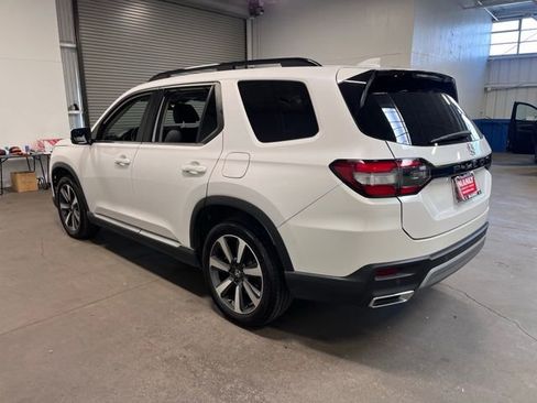 Used 2024 Honda Pilot Touring image 5