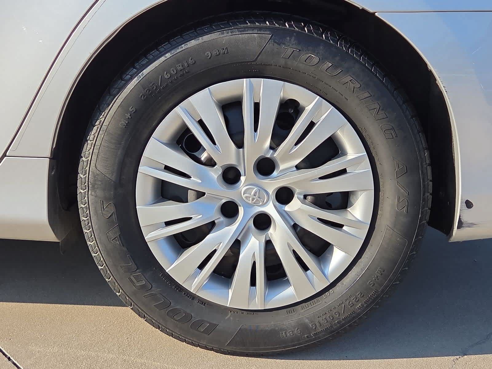 Used 2013 Toyota Camry LE FWD image 12