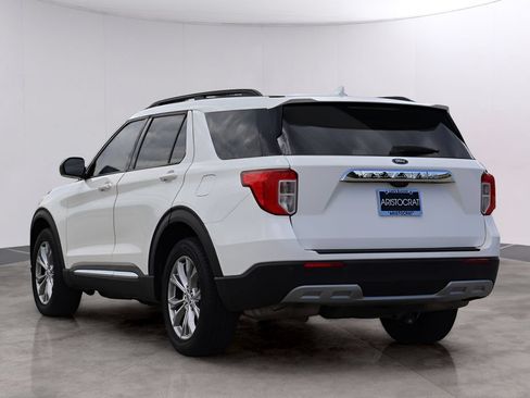 Used 2020 Ford Explorer XLT w/ Equipment Group 202A AWD/4WD image 5