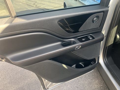 Used 2020 Lincoln Aviator Grand Touring w/ Elements Package Plus AWD/4WD image 16