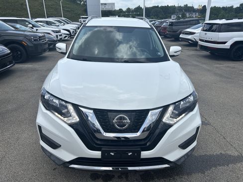 Used 2017 Nissan Rogue SV AWD/4WD image 9