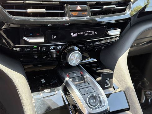 Used 2025 Acura MDX SH-AWD image 37