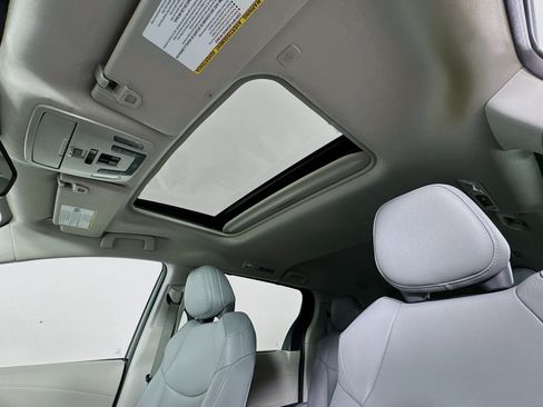 Certified 2024 Toyota Sienna XLE w/ XLE Plus Package FWD image 22