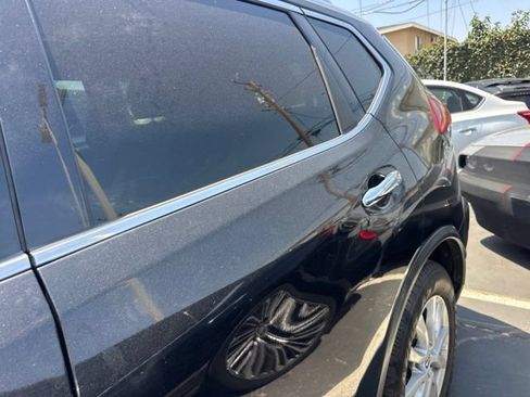 Used 2019 Nissan Rogue SV FWD image 2