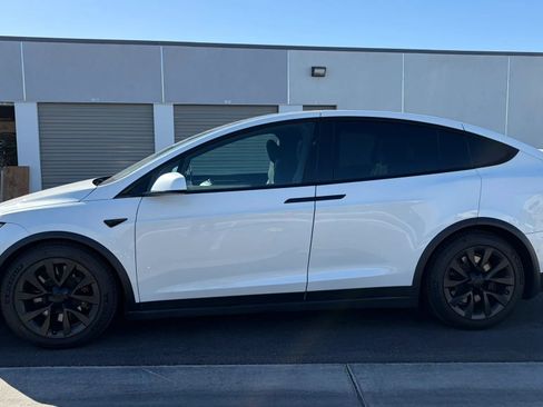 Used 2022 Tesla Model X Plaid AWD/4WD image 2