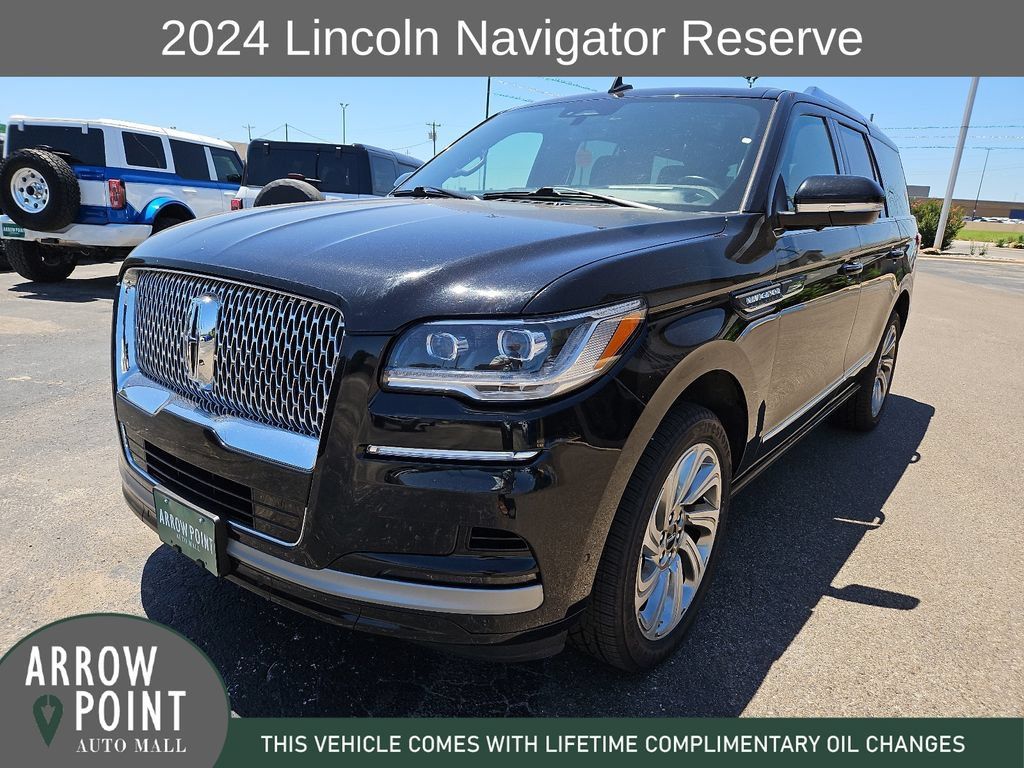 Used 2024 Lincoln Navigator Reserve AWD/4WD image 4