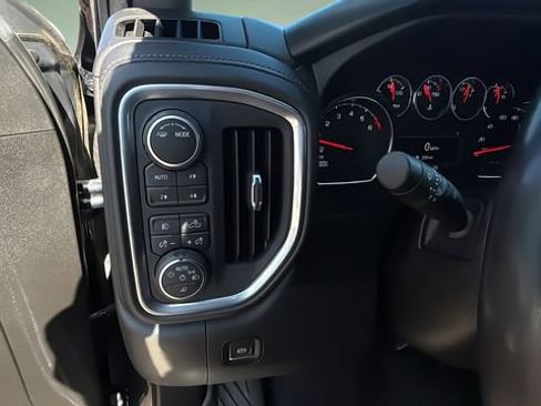 Used 2021 Chevrolet Silverado 1500 LT Trail Boss w/ Convenience Package II image 21