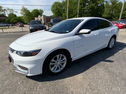 Used 2018 Chevrolet Malibu LT FWD image 4