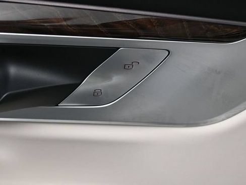 Used 2022 BMW 750i xDrive w/ Luxury Rear Seating Package AWD/4WD image 15