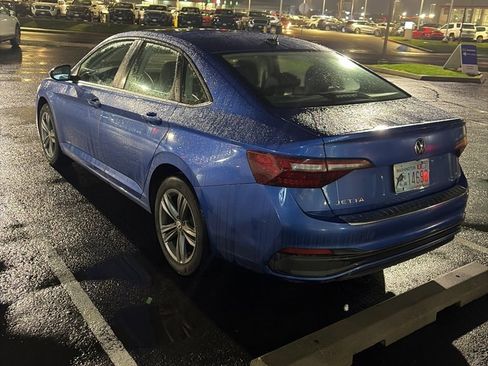 Used 2023 Volkswagen Jetta SE image 3