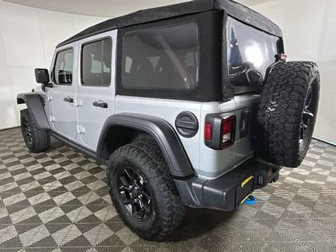 Used 2024 Jeep Wrangler Unlimited AWD/4WD image 5
