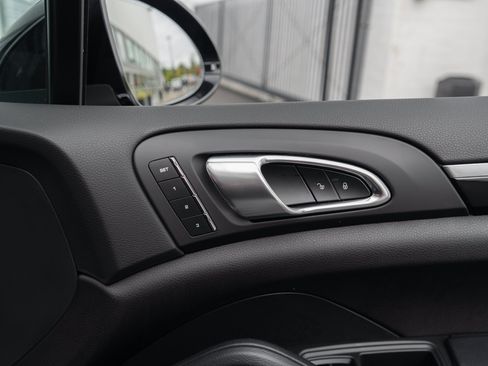 Used 2015 Porsche Cayenne S AWD/4WD image 33