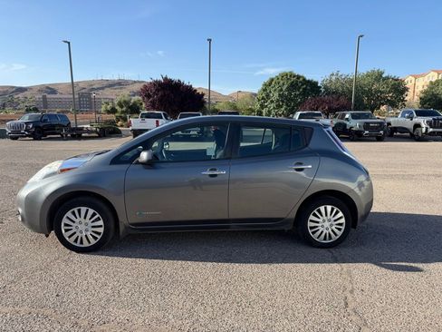 Used 2015 Nissan Leaf S image 8