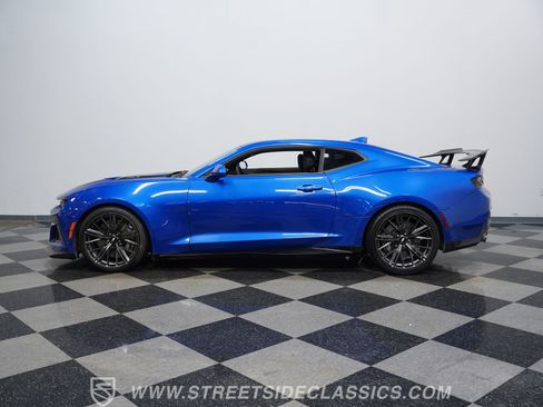 Used 2018 Chevrolet Camaro ZL1 RWD image 2