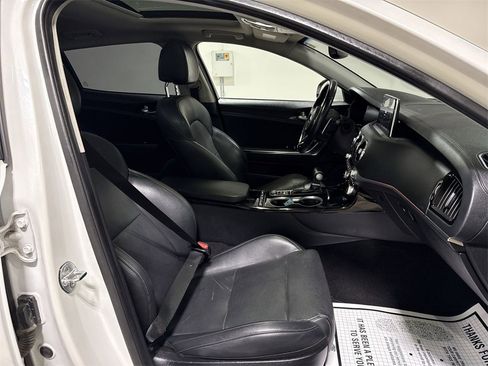 Used 2019 Kia Stinger Premium image 23