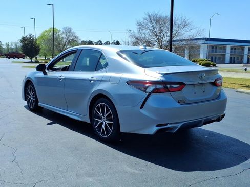 Used 2023 Toyota Camry SE image 5
