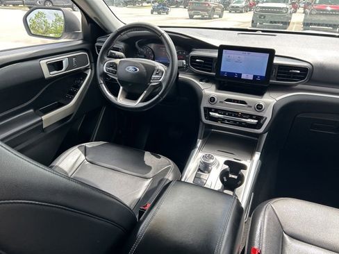 Used 2021 Ford Explorer XLT w/ Equipment Group 202A RWD image 9