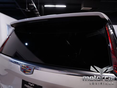 Used 2022 Cadillac Escalade Premium Luxury image 16